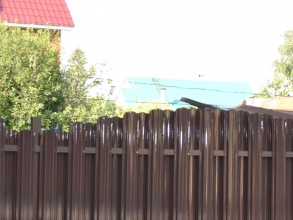 Забор из евроштакетника на ленточном фундаменте 10 метров фото в Чехове